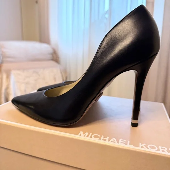 Michael Kors Avra black leather pumps - Picture 8 of 12